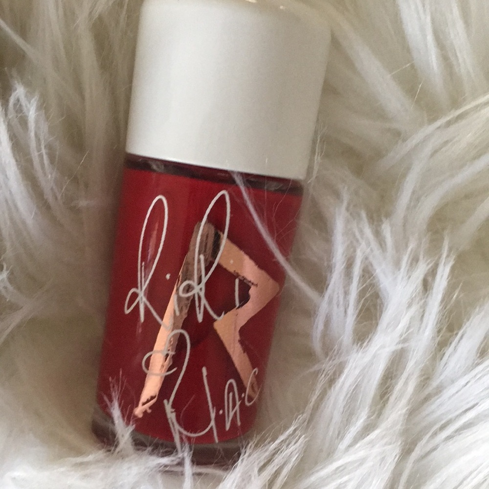 Mac Riri Nailpolish - Picture 2 of 2